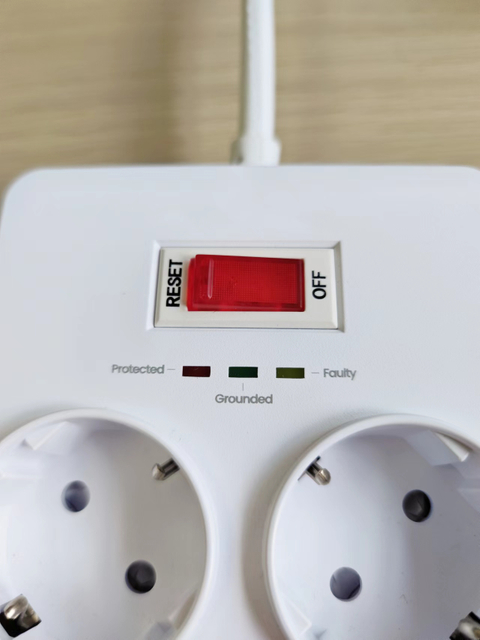 8 Outlets Germany Safety Estension Power Socket with 4 Fast USB Ports