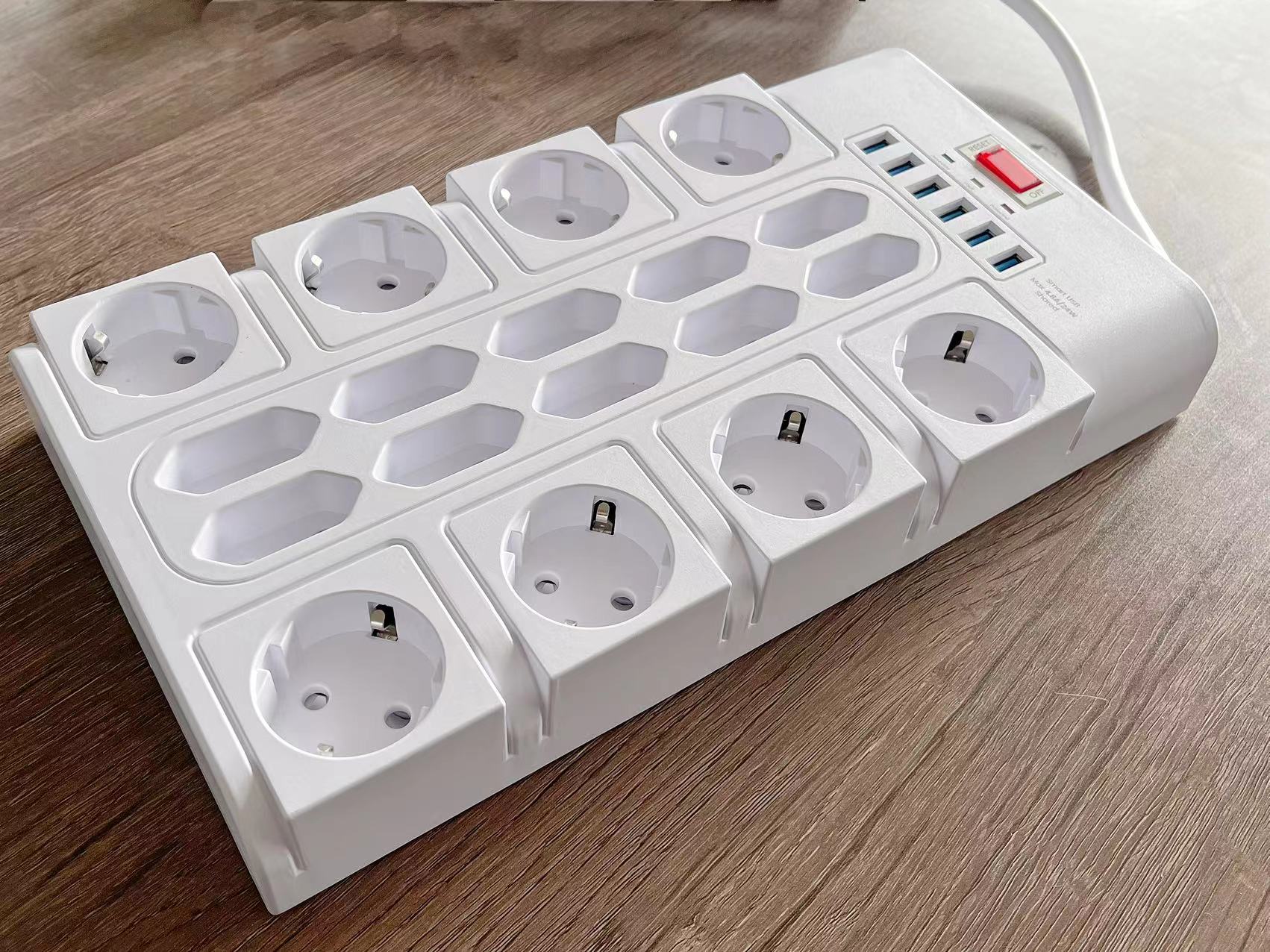 Ultra-high efficiency 18 way German Surge Protector Europe Extension Sockets with 6 USB charge 