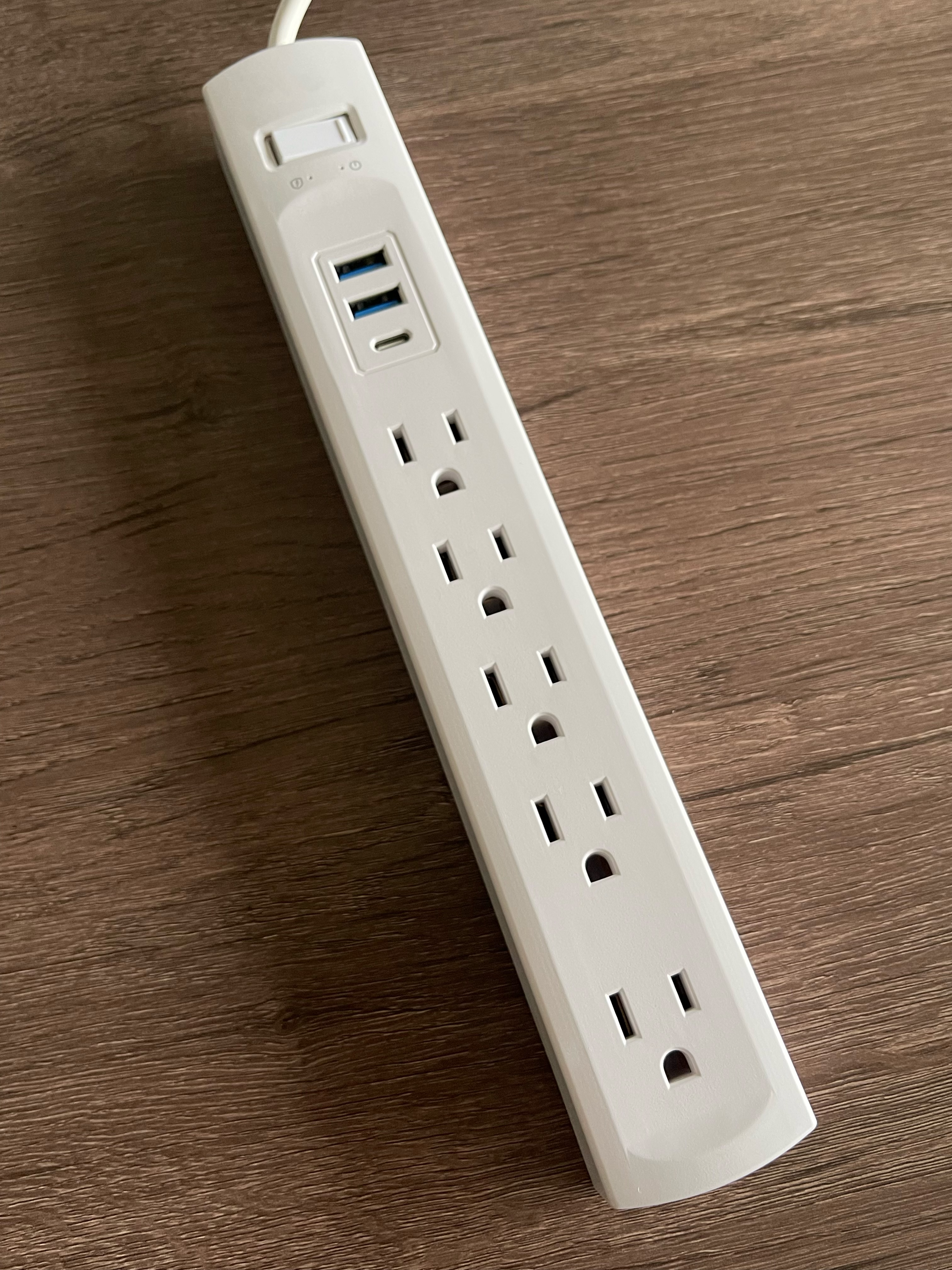  Factory wholesale New White 5 Outlet Us Surge Protector with Power Strip 2USB-a+1USB-C